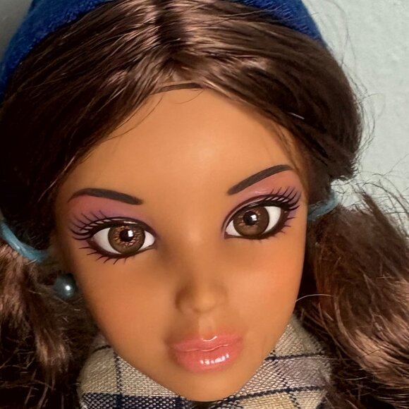 2009 Spin Master Ltd LIV 12" Doll #92201SWMG  Articulated  Handmade Jewelry - Picture 2 of 4